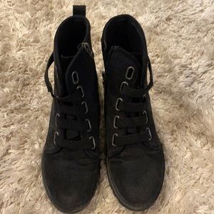 Blowfish black side zip boots